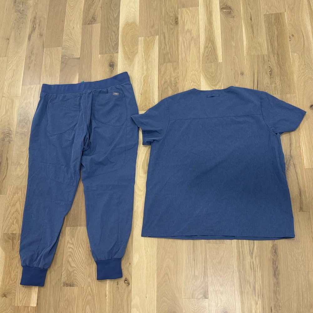 FIGS Heathered Denim Scrub Top & Jogger Set Women’s Size XL - Picture 4 of 7